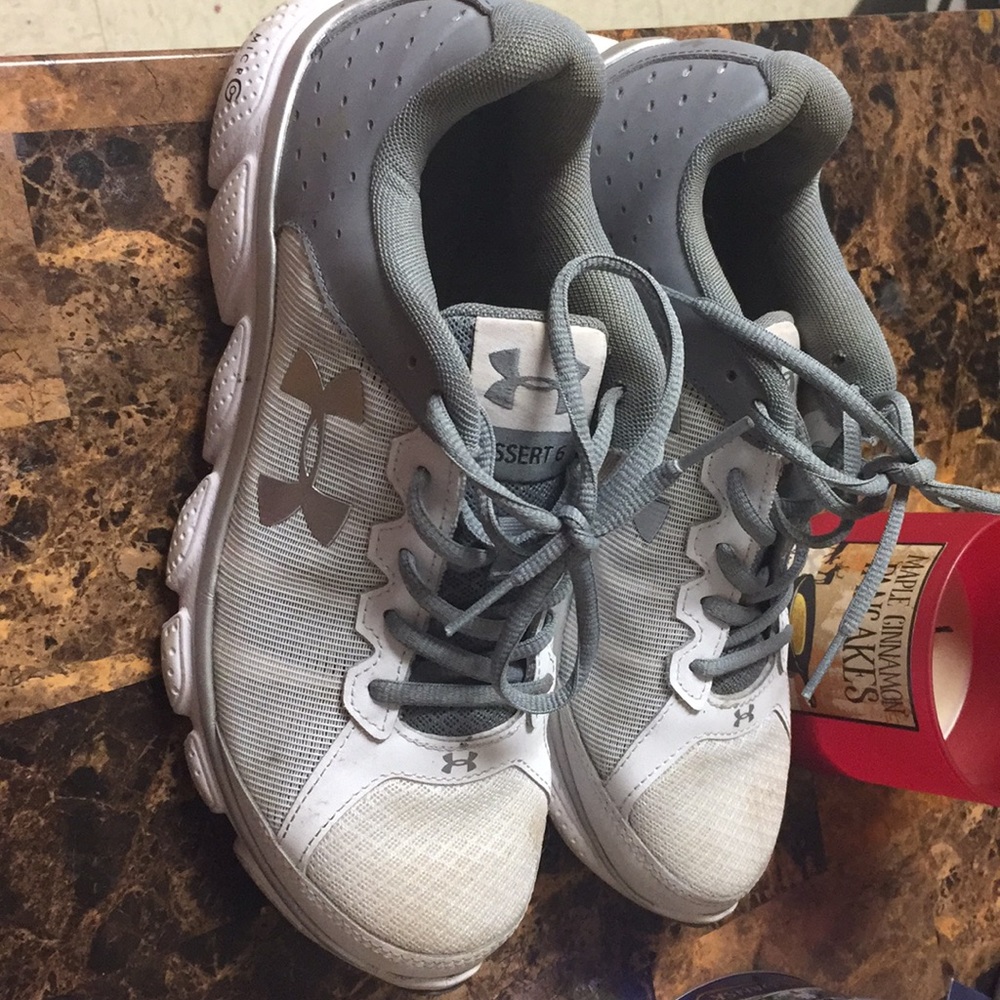 Under armour sneakers size 9.5